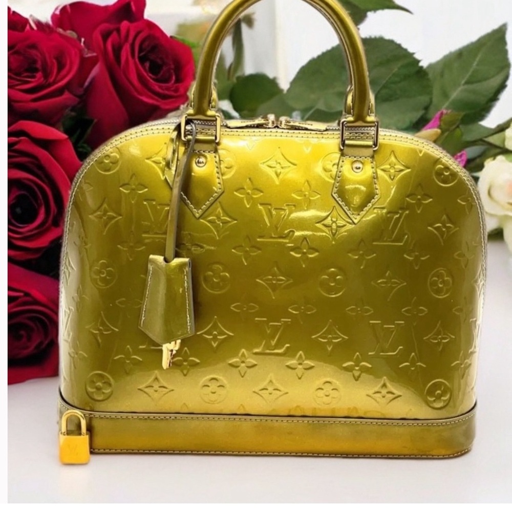 LV RARE Vernis Alma in Gold Color Incl: bag, dust bag, authentication card. EUC